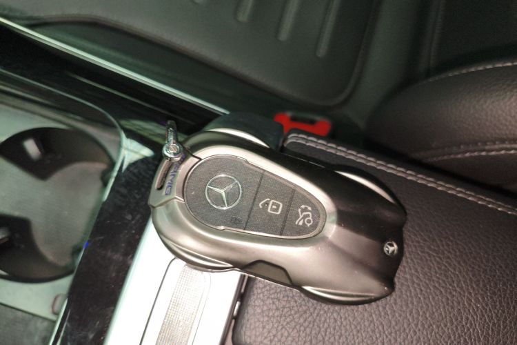 奔驰C级 2023款 C 200 L 运动版中控内饰11