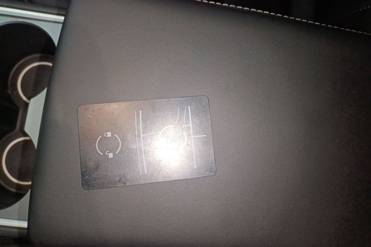 特斯拉 Model Y 2021款 标准续航后驱版中控内饰7001