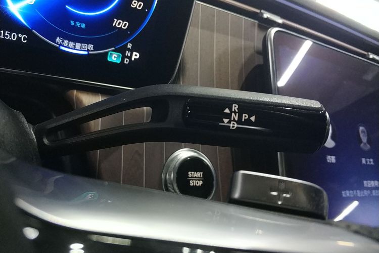 奔驰EQE 2022款 350 先锋版中控内饰18