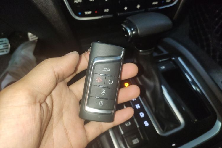 广汽传祺 传祺GS8 2017款 320T 两驱豪华智联版（七座）中控内饰7001