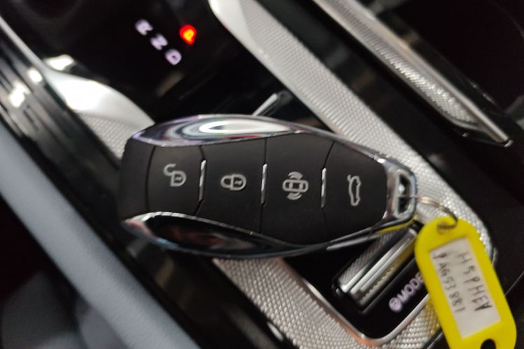 红旗H5 PHEV 2025款 170 超混版中控内饰11