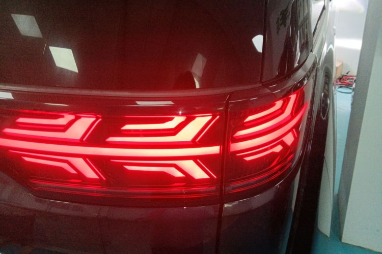 腾势D9 2022款 DM-i 970 四驱尊荣型车身外观9