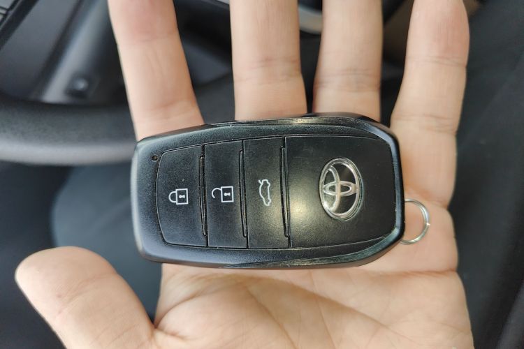 丰田 雷凌 2024款 智能电混双擎 1.8L 领先版中控内饰11