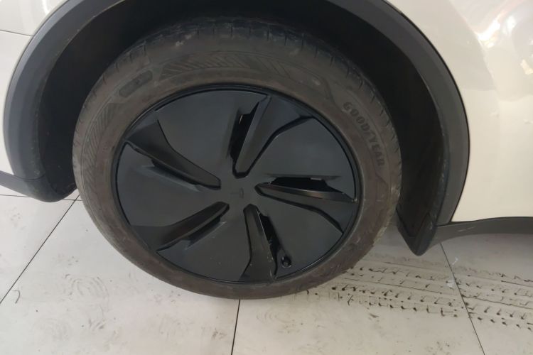 特斯拉 Model Y 2025款 后轮驱动版车身外观6005