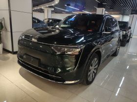 鸿蒙智行 问界M8 2025款 增程 Ultra版 53.4kWh 6座版