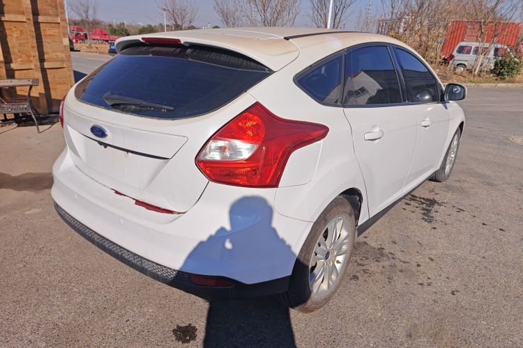 福特 福克斯 2012款 两厢 1.6L 自动舒适型车身外观7