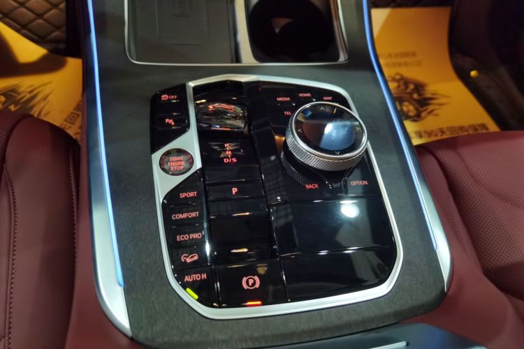 宝马X5 2026款 xDrive 30Li 尊享型M运动曜夜套装中控内饰18