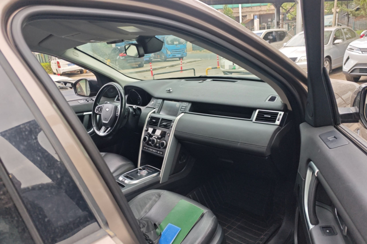 路虎 发现神行 2016款 2.0T SE局部细节9005