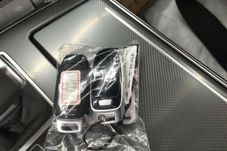 奥迪A6L 2025款 改款 45 TFSI 臻选动感型中控内饰11