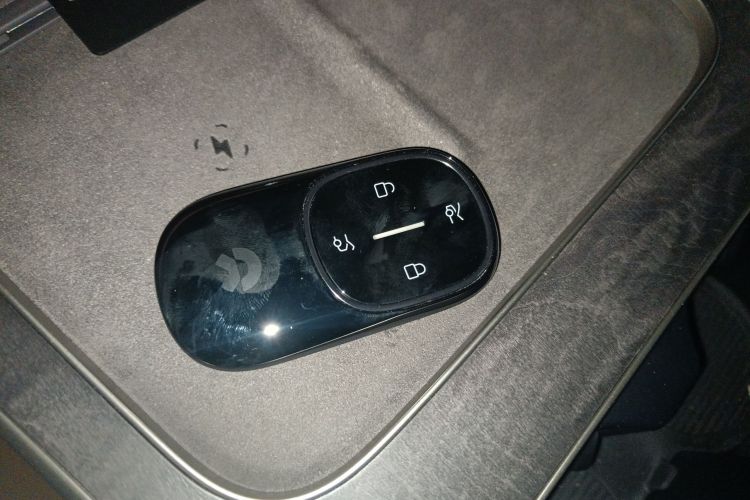 蔚来ET9 2025款 102kWh中控内饰7001