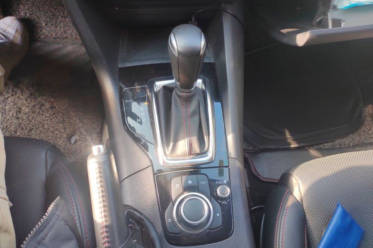 马自达3 昂克赛拉 2016款 两厢 2.0L 自动旗舰型中控内饰18