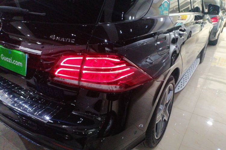 奔驰GLE 2018款 GLE 400 4MATIC 臻藏版车身外观9
