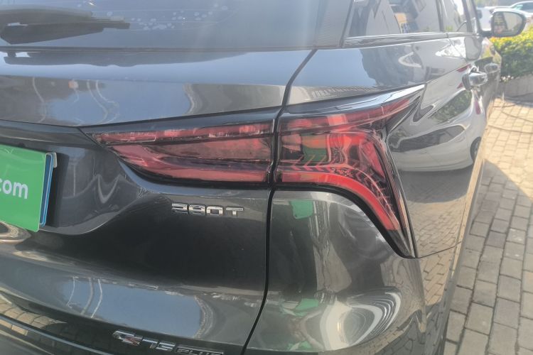 长安CS75 PLUS 2022款 1.5T 自动豪华型车身外观9