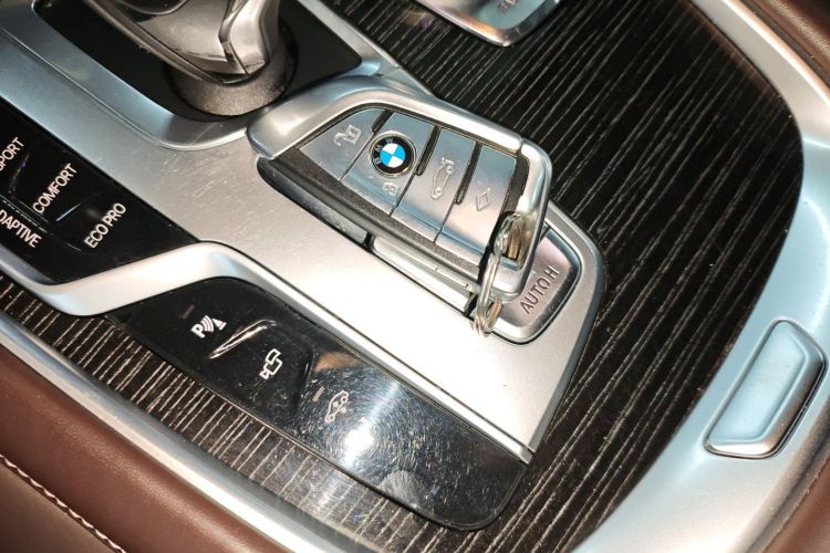 宝马7系 2018款 730Li 尊享型 M运动套装中控内饰7001