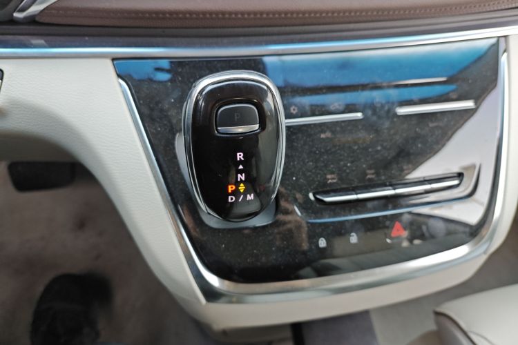 别克GL8 2022款 陆上公务舱 652T 豪华型中控内饰18