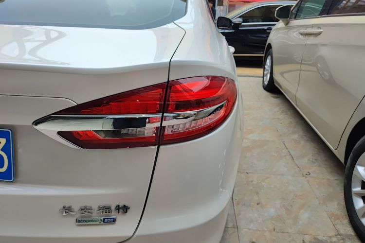 福特 蒙迪欧 2018款 EcoBoost 200 智控时尚型 国VI车身外观9