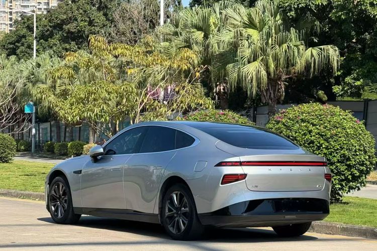 小鹏P7 2020款 586E车身外观4