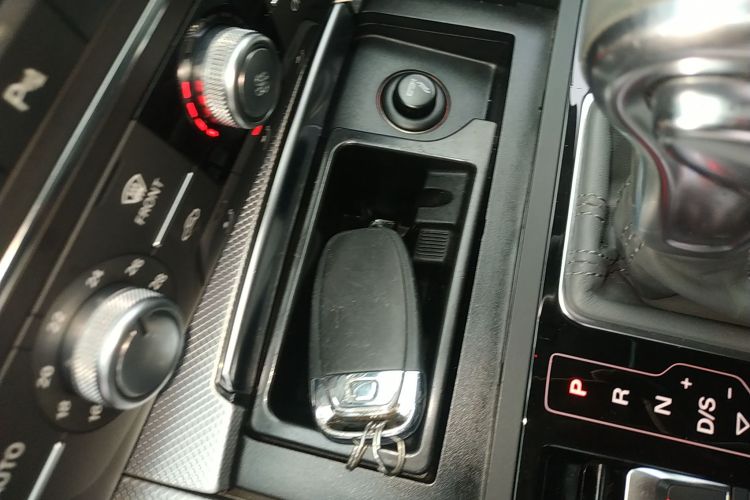 奥迪A6L 2014款 30 FSI 技术型中控内饰7001