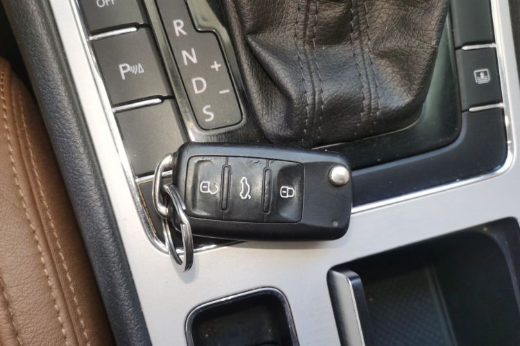 大众 帕萨特 2014款 1.8TSI DSG御尊版中控内饰11