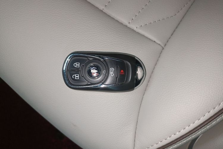 别克GL8 2021款 陆上公务舱 652T 豪华型中控内饰11