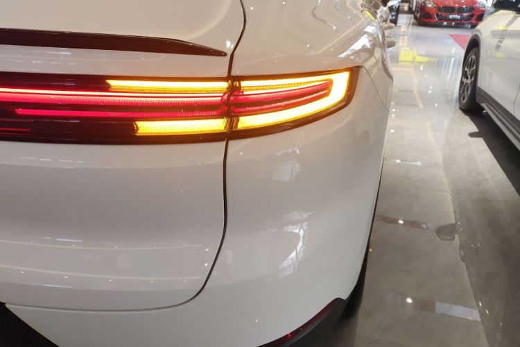 保时捷 Cayenne新能源 2024款 Cayenne Coupé E-Hybrid 2.0T车身外观9