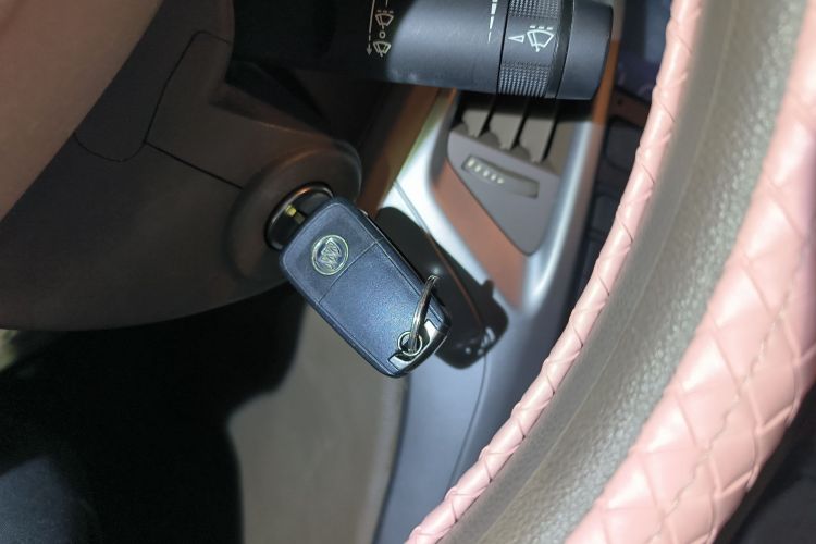 别克 英朗 2013款 GT 1.6L 自动时尚版中控内饰7001