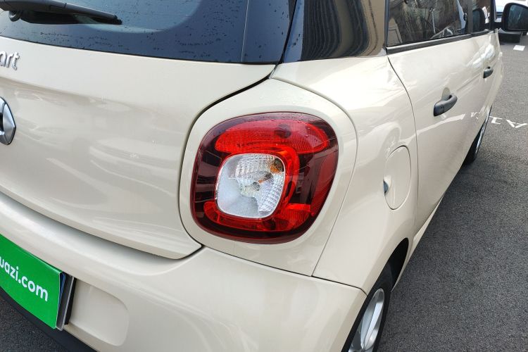 smart forfour 2016款 1.0L 52千瓦灵动版车身外观9