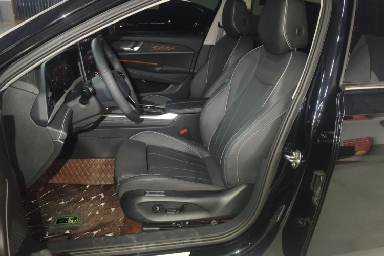 大众 帕萨特 2025款 Pro 380TSI 龙尊版中控内饰19