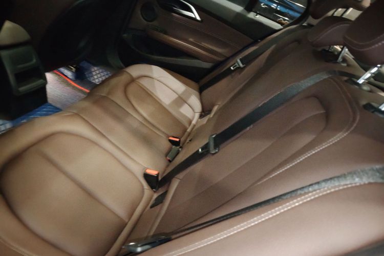 宝马1系 2019款 118i M运动套装中控内饰7004