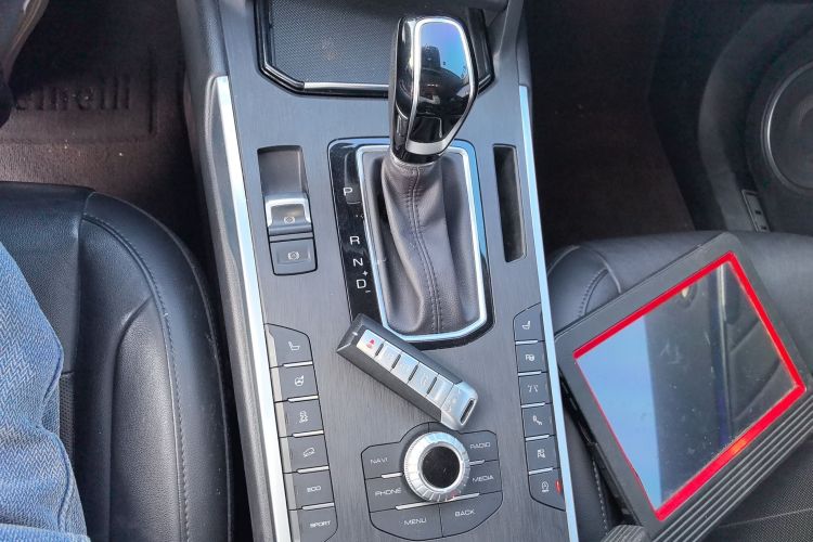 魏牌 VV5 2017款 2.0T 旗舰型中控内饰18