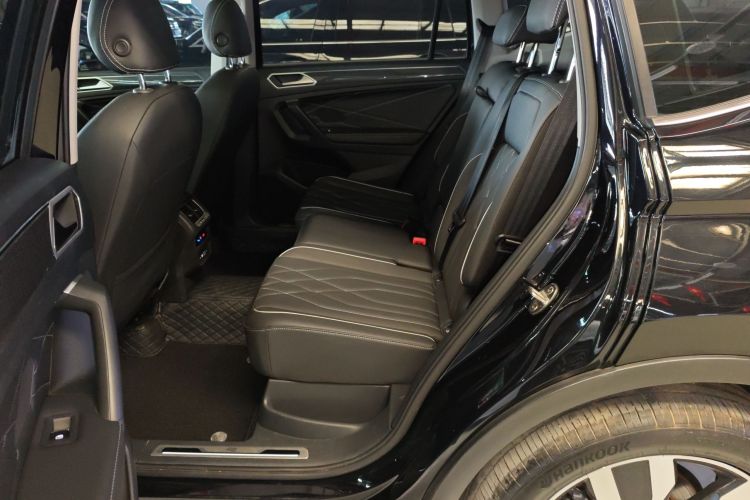 大众 途观L 2023款 改款 330TSI 自动两驱R-Line越享版中控内饰7004