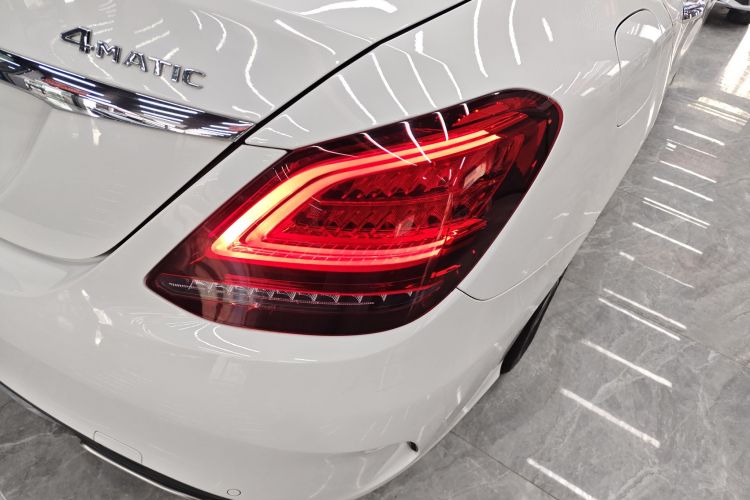 奔驰C级 2019款 C 180 L 时尚型运动版车身外观9