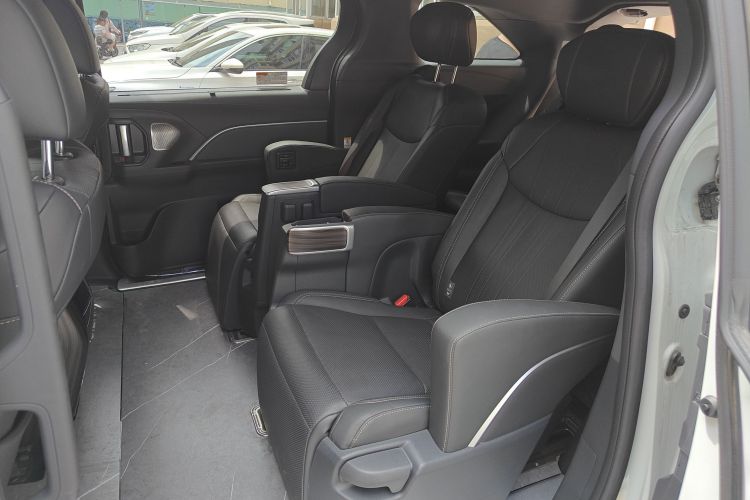 丰田 赛那SIENNA 2024款 2.5L混动 至尊版中控内饰7004