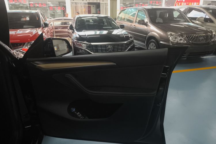 特斯拉 Model Y 2022款 后轮驱动版中控内饰42