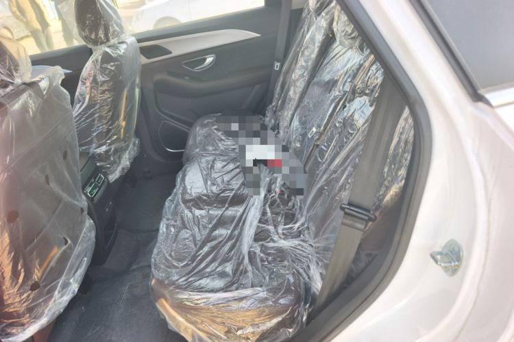 捷途X90 PLUS 2023款 改款 1.6TD DCT别墅 7座中控内饰21