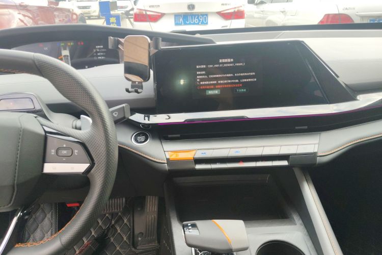 长安UNI-V 2022款 1.5T 尊贵型中控内饰16