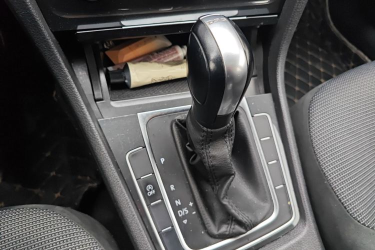 大众 高尔夫 2018款 230TSI 自动舒适型中控内饰18