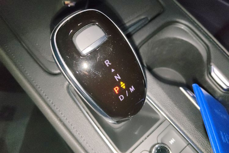 凯迪拉克XT4 2020款 改款 28T 两驱领先运动型中控内饰18