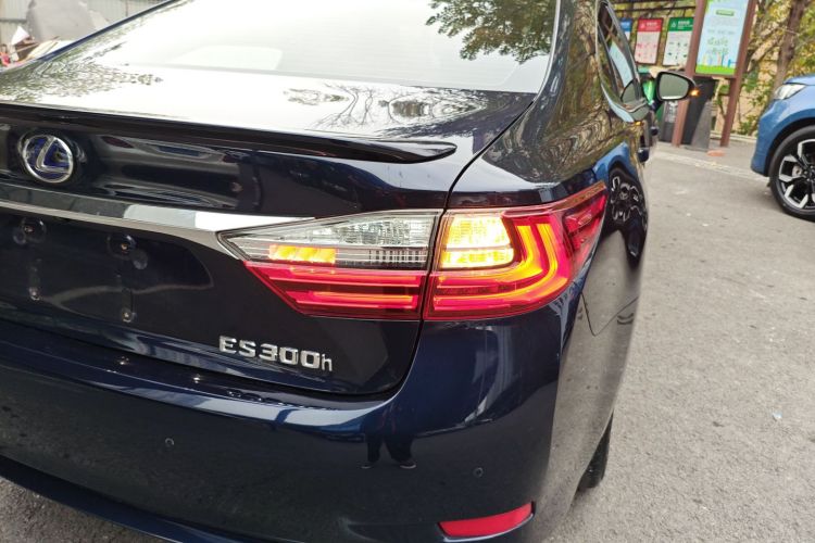 雷克萨斯ES 2015款 300h 舒适版车身外观6006