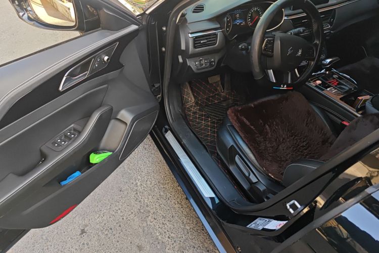 红旗H5 2018款 30TD 型动版中控内饰20