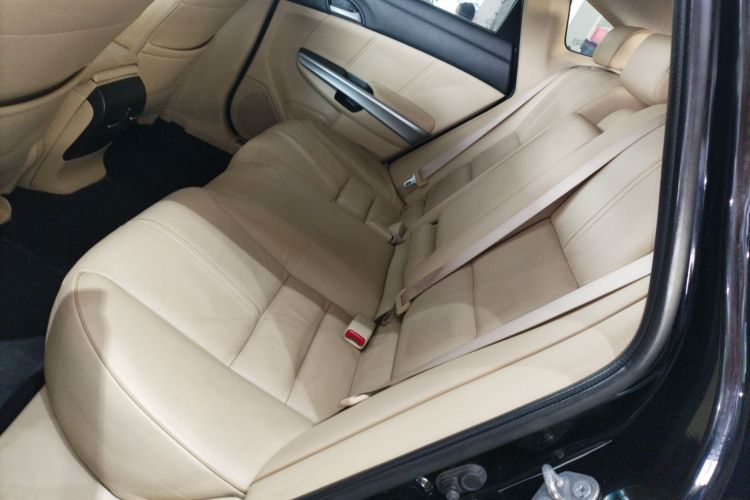 本田 歌诗图 2012款 2.4L 豪华版中控内饰21