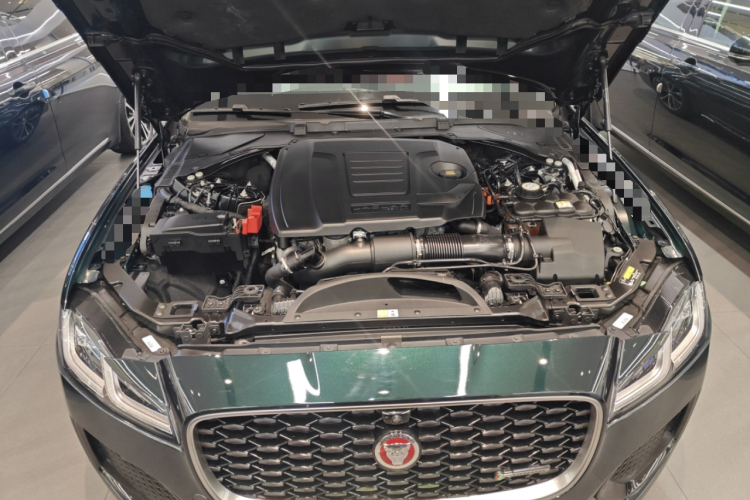 捷豹XFL 2022款 XFL 2.0T P250 两驱精英运动版机舱底盘24