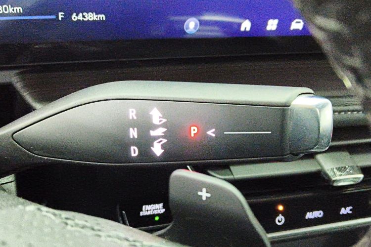 别克 君越 2023款 28T 越尊版中控内饰18