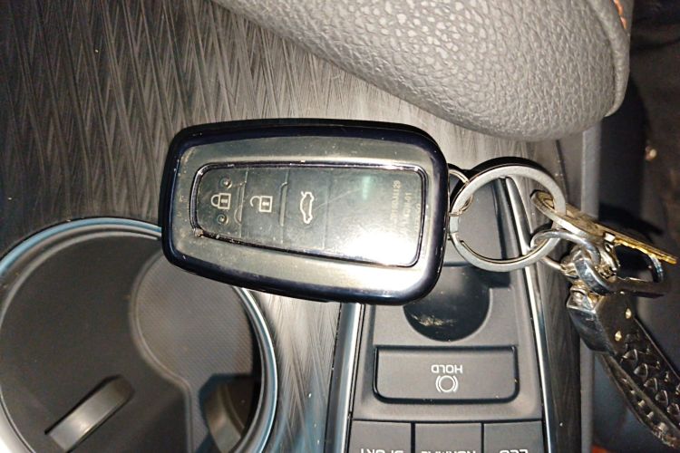 丰田 凯美瑞 2023款 2.5G 豪华版中控内饰7001