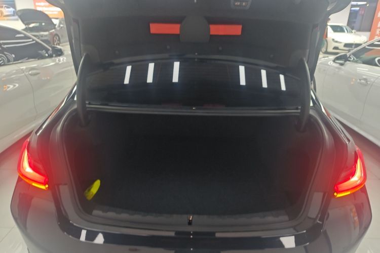 宝马3系 2025款 330Li M运动曜夜套装机舱底盘23