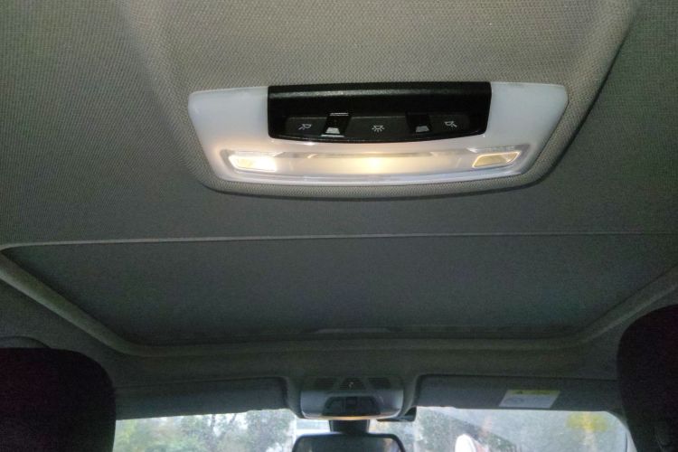 宝马3系 2017款 318i 时尚型局部细节22