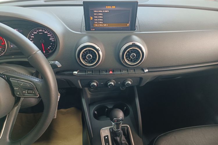 奥迪A3 2019款 Sportback 35 TFSI 时尚型 国VI中控内饰16