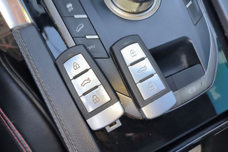 众泰T700 2017款 1.8T 双离合尊享型中控内饰11