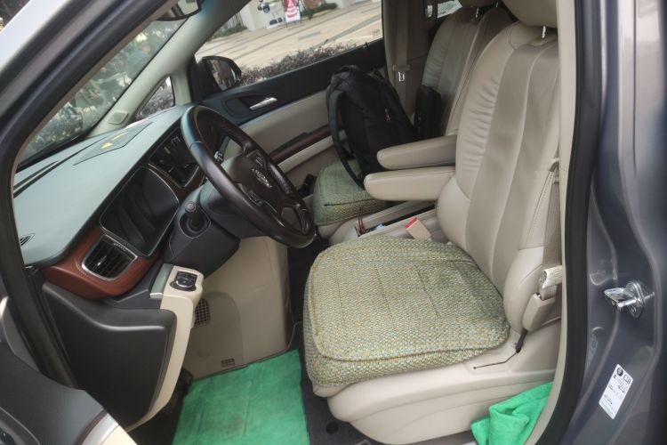 别克GL8 2017款 25S 豪华型 国V中控内饰19