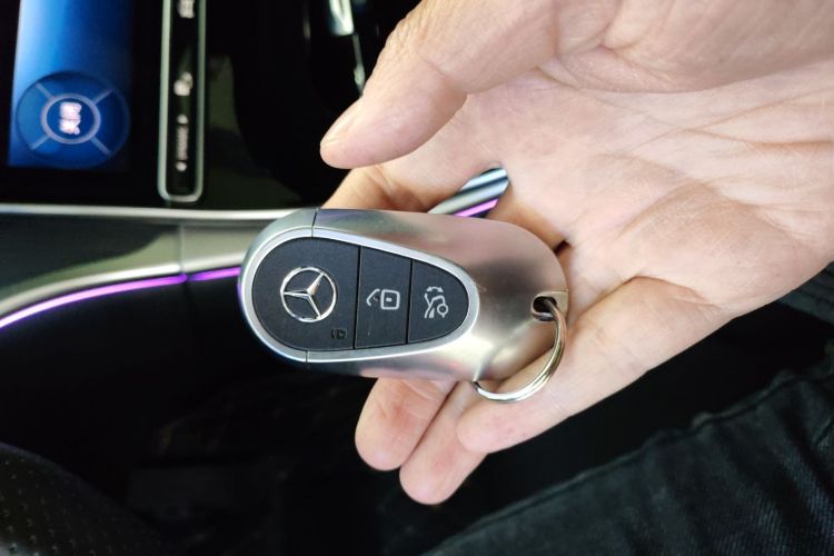 奔驰C级 2023款 C 260 L 皓夜运动版中控内饰7001